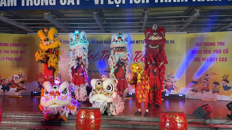 TƯNG BỪNG “ĐÊM HỘI TRĂNG RẰM TRUNG THU 2025” – THỂ HIỆN SỰ QUAN TÂM SÂU SẮC CỦA CHÍNH QUYỀN PHƯỜNG HỒNG HÀ DÀNH CHO THIẾU NHI- Ảnh 4.