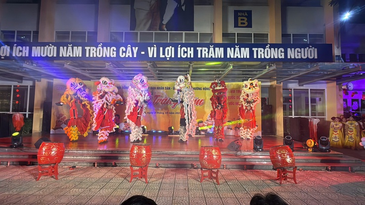 TƯNG BỪNG “ĐÊM HỘI TRĂNG RẰM TRUNG THU 2025” – THỂ HIỆN SỰ QUAN TÂM SÂU SẮC CỦA CHÍNH QUYỀN PHƯỜNG HỒNG HÀ DÀNH CHO THIẾU NHI- Ảnh 5.