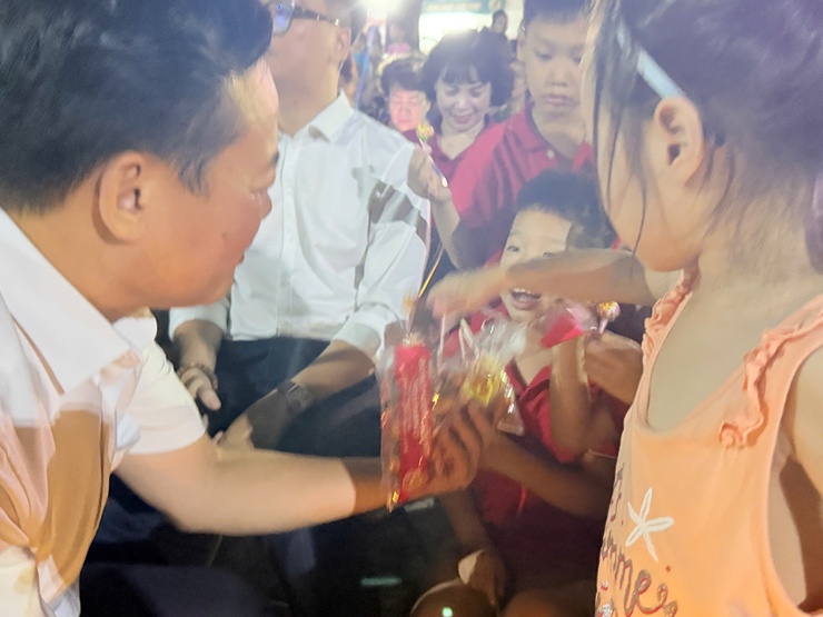 TƯNG BỪNG “ĐÊM HỘI TRĂNG RẰM TRUNG THU 2025” – THỂ HIỆN SỰ QUAN TÂM SÂU SẮC CỦA CHÍNH QUYỀN PHƯỜNG HỒNG HÀ DÀNH CHO THIẾU NHI- Ảnh 19.