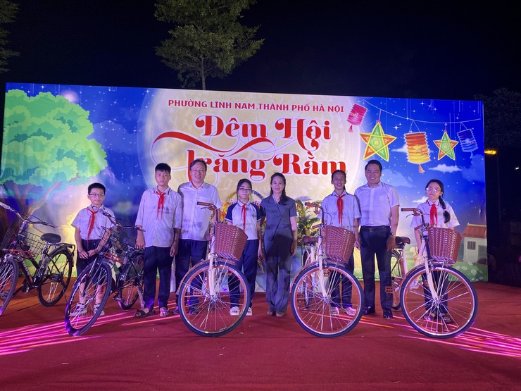 Tưng bừng lễ hội "Đêm hội Trăng Rằm" trên địa bàn Phường Lĩnh Nam- Ảnh 2.