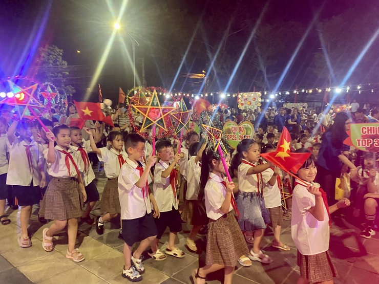 Tưng bừng lễ hội "Đêm hội Trăng Rằm" trên địa bàn Phường Lĩnh Nam- Ảnh 6.