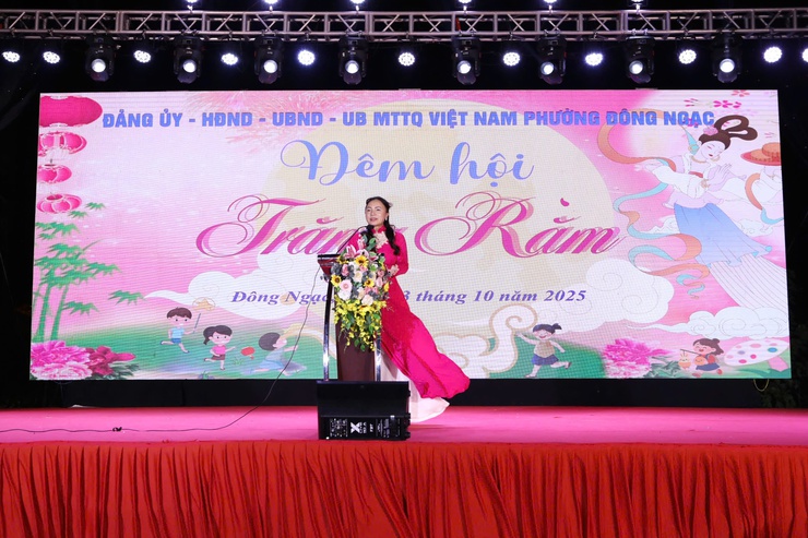 PHÓNG SỰ: TƯNG BỪNG ĐÊM HỘI TRĂNG RẰM TRUNG THU 2025 CỦA THIẾU NHI PHƯỜNG ĐÔNG NGẠC- Ảnh 2.