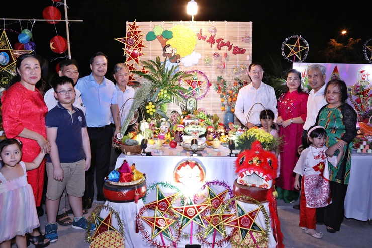 PHÓNG SỰ: TƯNG BỪNG ĐÊM HỘI TRĂNG RẰM TRUNG THU 2025 CỦA THIẾU NHI PHƯỜNG ĐÔNG NGẠC- Ảnh 8.