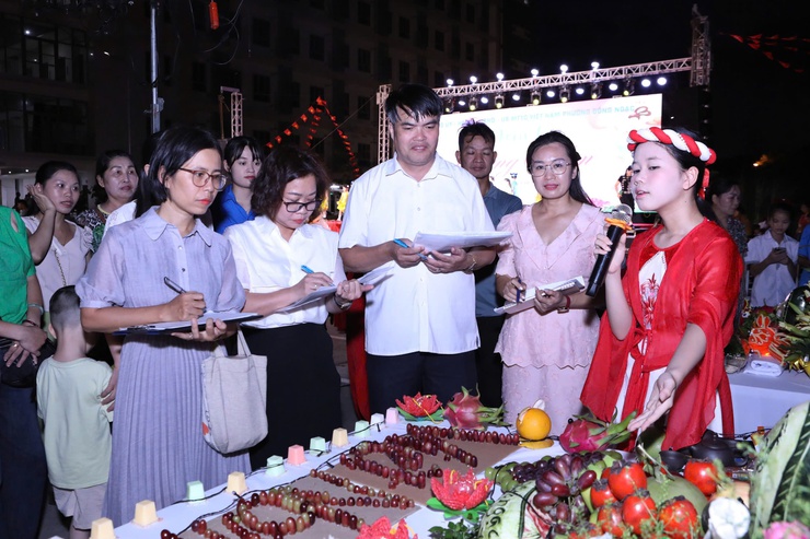 PHÓNG SỰ: TƯNG BỪNG ĐÊM HỘI TRĂNG RẰM TRUNG THU 2025 CỦA THIẾU NHI PHƯỜNG ĐÔNG NGẠC- Ảnh 9.