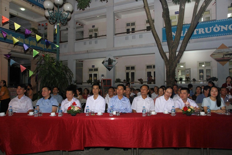 Tưng bừng “Đêm hội trăng rằm” năm 2025 phường Xuân Phương - Ảnh 1.