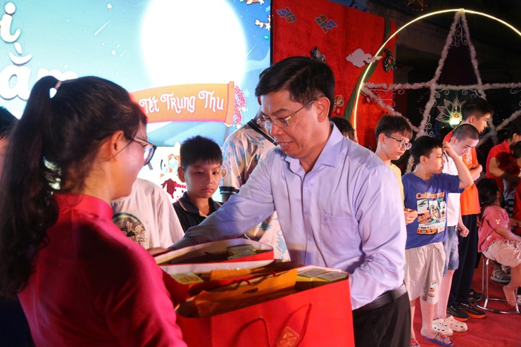 Tưng bừng “Đêm hội trăng rằm” năm 2025 phường Xuân Phương - Ảnh 6.