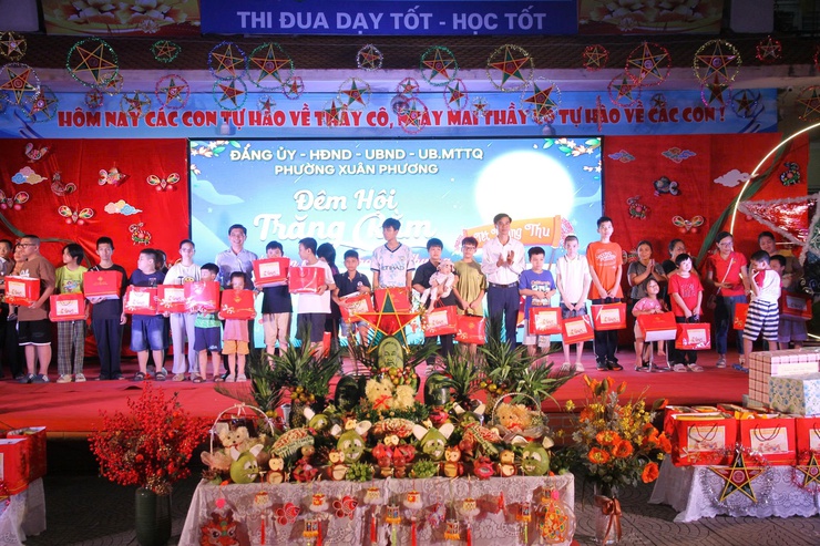 Tưng bừng “Đêm hội trăng rằm” năm 2025 phường Xuân Phương - Ảnh 8.