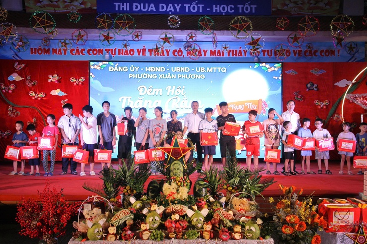 Tưng bừng “Đêm hội trăng rằm” năm 2025 phường Xuân Phương - Ảnh 10.