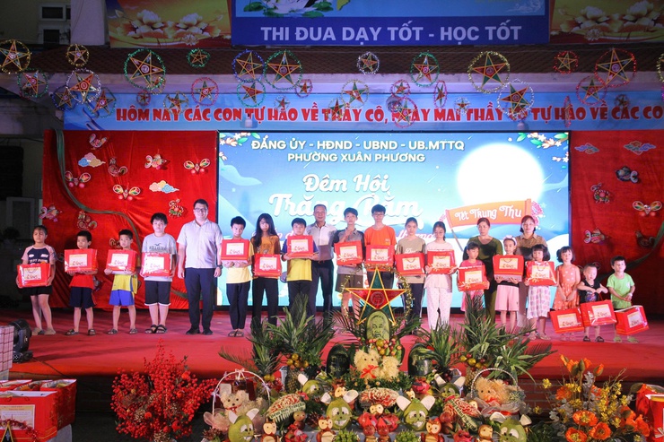 Tưng bừng “Đêm hội trăng rằm” năm 2025 phường Xuân Phương - Ảnh 14.