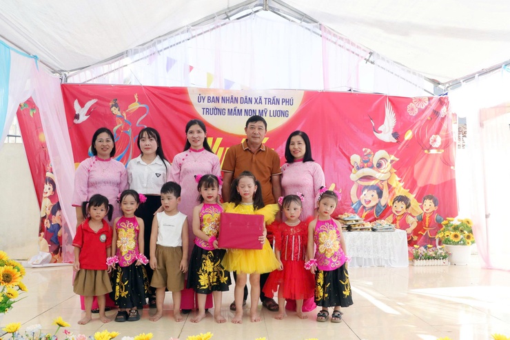 TRƯỜNG MẦM NON MỸ LƯƠNG, TRƯỜNG TIỂU HỌC TRẦN PHÚ B TƯNG BỪNG TỔ CHỨC TẾT TRUNG THU CHO CÁC BÉ- Ảnh 2.