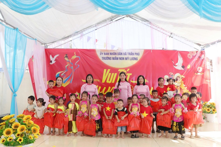 TRƯỜNG MẦM NON MỸ LƯƠNG, TRƯỜNG TIỂU HỌC TRẦN PHÚ B TƯNG BỪNG TỔ CHỨC TẾT TRUNG THU CHO CÁC BÉ- Ảnh 3.