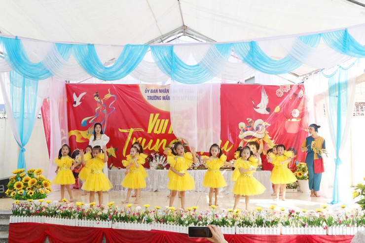 TRƯỜNG MẦM NON MỸ LƯƠNG, TRƯỜNG TIỂU HỌC TRẦN PHÚ B TƯNG BỪNG TỔ CHỨC TẾT TRUNG THU CHO CÁC BÉ- Ảnh 4.