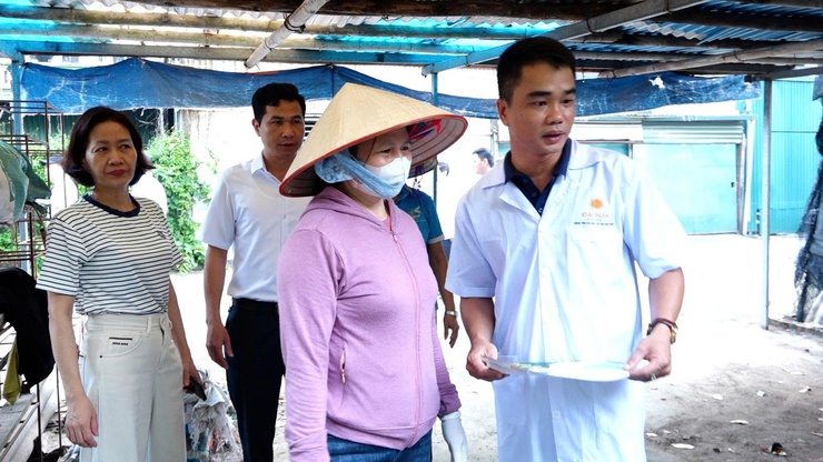 Bát Tràng phát động chiến dịch tổng vệ sinh môi trường, diệt bọ gậy, phòng chống sốt xuất huyết- Ảnh 5.