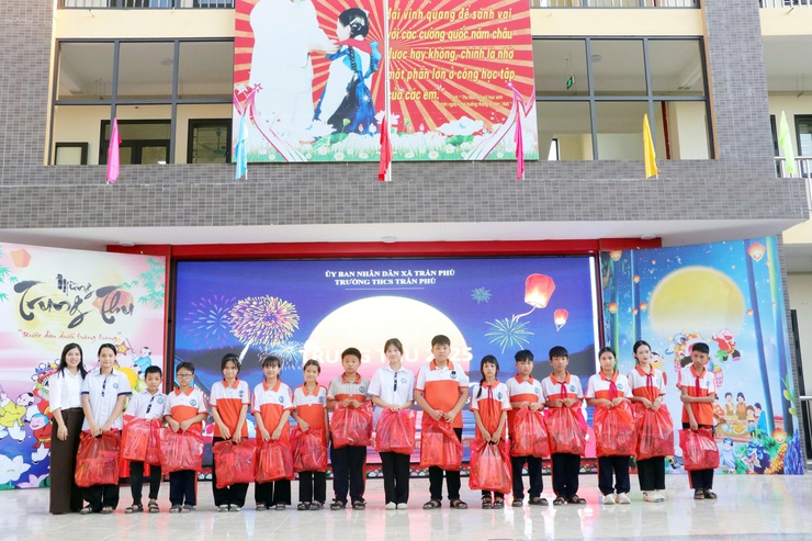 Trường THCS Xã Trần Phú: Tổ chức vui tết Trung Thu rộn ràng cho học sinh- Ảnh 8.