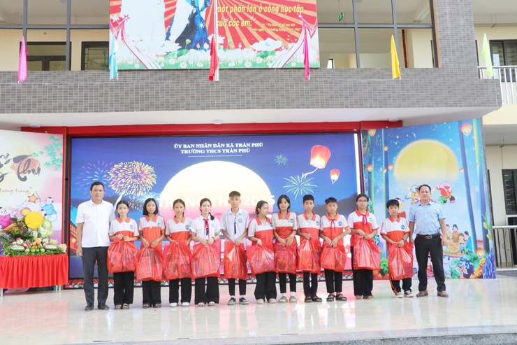 Trường THCS Xã Trần Phú: Tổ chức vui tết Trung Thu rộn ràng cho học sinh- Ảnh 9.