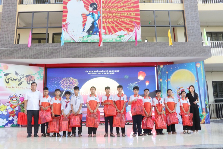 Trường THCS Xã Trần Phú: Tổ chức vui tết Trung Thu rộn ràng cho học sinh- Ảnh 10.