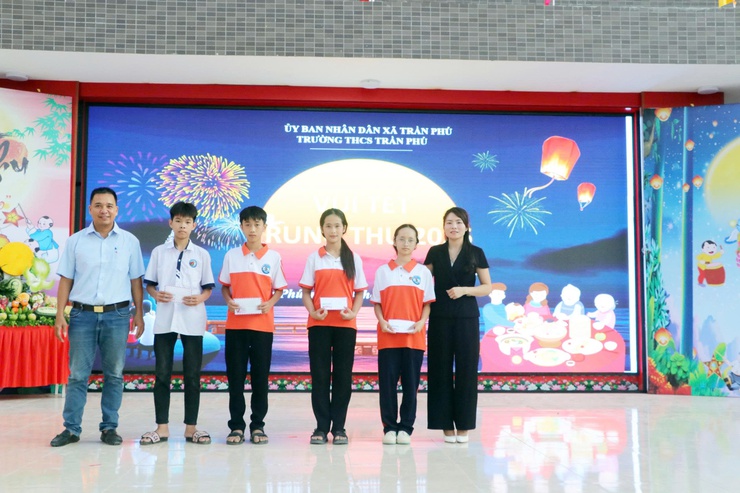 Trường THCS Xã Trần Phú: Tổ chức vui tết Trung Thu rộn ràng cho học sinh- Ảnh 5.