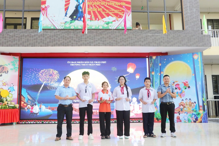Trường THCS Xã Trần Phú: Tổ chức vui tết Trung Thu rộn ràng cho học sinh- Ảnh 7.