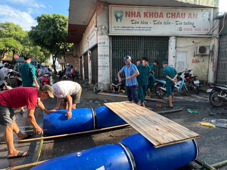 Phường Xuân Phương chủ động ứng phó, khắc phục hậu quả mưa bão số 10 và chuẩn bị phòng, chống bão số 11- Ảnh 2.