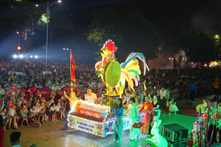 Sơn Tây tưng bừng "Đêm hội Trăng rằm – Trung thu Thành cổ, Sơn Tây xứ Đoài" năm 2025- Ảnh 3.