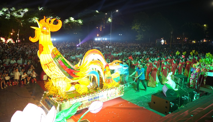 Sơn Tây tưng bừng "Đêm hội Trăng rằm – Trung thu Thành cổ, Sơn Tây xứ Đoài" năm 2025- Ảnh 4.