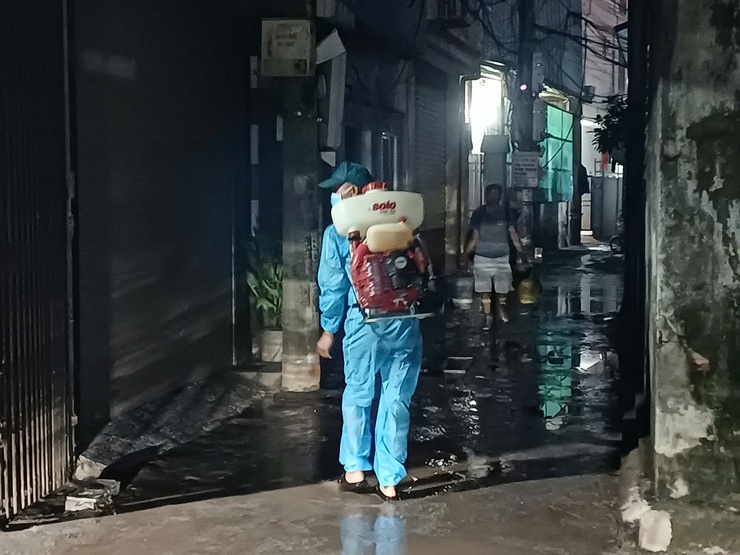 Phường Xuân Phương chủ động ứng phó, khắc phục hậu quả mưa bão số 10 và chuẩn bị phòng, chống bão số 11- Ảnh 8.