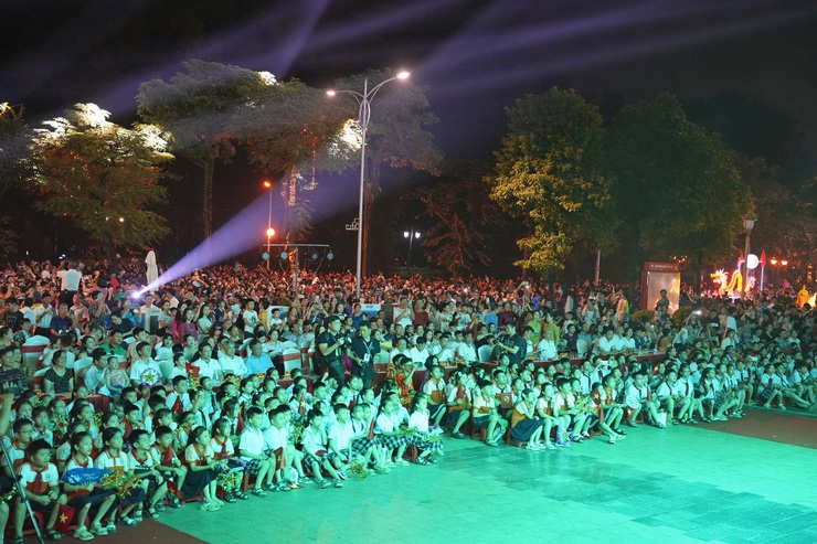 Sơn Tây tưng bừng "Đêm hội Trăng rằm – Trung thu Thành cổ, Sơn Tây xứ Đoài" năm 2025- Ảnh 2.