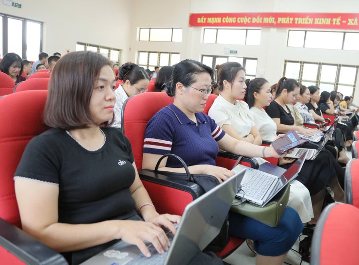 XÃ NỘI BÀI TỔ CHỨC HỘI NGHỊ PHÁT ĐỘNG NGÀY CHUYỂN ĐỔI SỐ QUỐC GIA- Ảnh 7.