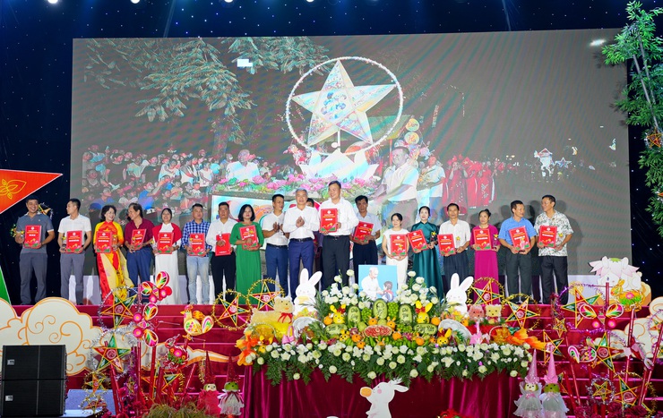 Sơn Tây tưng bừng "Đêm hội Trăng rằm – Trung thu Thành cổ, Sơn Tây xứ Đoài" năm 2025- Ảnh 7.