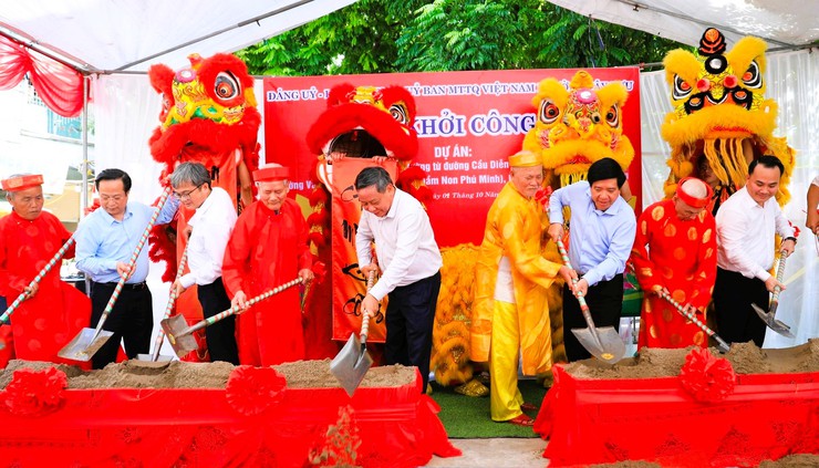 Lễ khởi công hai dự án giao thông trọng điểm trên địa bàn phường Tây Tựu- Ảnh 2.