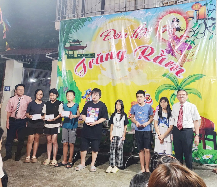 Thiếu nhi phường Phương Liệt rộn ràng đón Tết Trung thu, lan tỏa yêu thương- Ảnh 5.