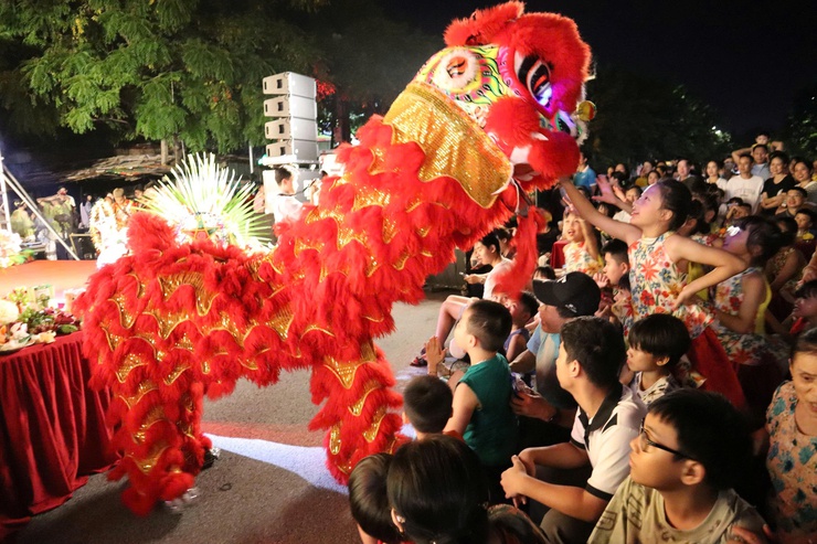 Sôi nổi “Đêm hội trăng rằm” của thiếu nhi phường Từ Liêm- Ảnh 8.