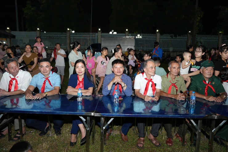 RỰC RỠ ĐÊM HỘI TRĂNG RẰM- Ảnh 1.