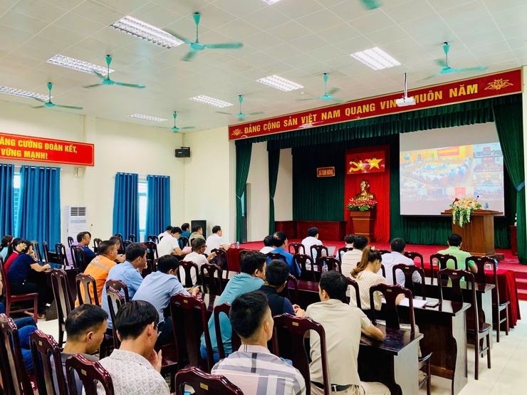 TAM HƯNG DỰ HỘI NGHỊ TRỰC TUYẾN ỨNG PHÓ VỚI BÃO SỐ 11 (MATMO): CHỦ ĐỘNG, KHẨN TRƯƠNG TRIỂN KHAI CÁC GIẢI PHÁP ỨNG PHÓ THIÊN TAI- Ảnh 2.