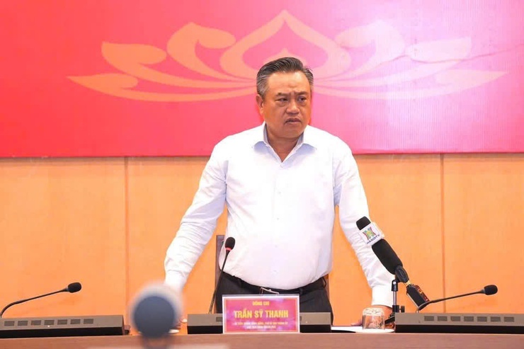 Xã Thanh Trì: Dự trực tuyến Hội nghị triển khai phương án ứng phó bão số 11, yêu cầu bảo đảm an toàn tuyệt đối cho nhân dân của Thành uỷ Hà Nội- Ảnh 1.