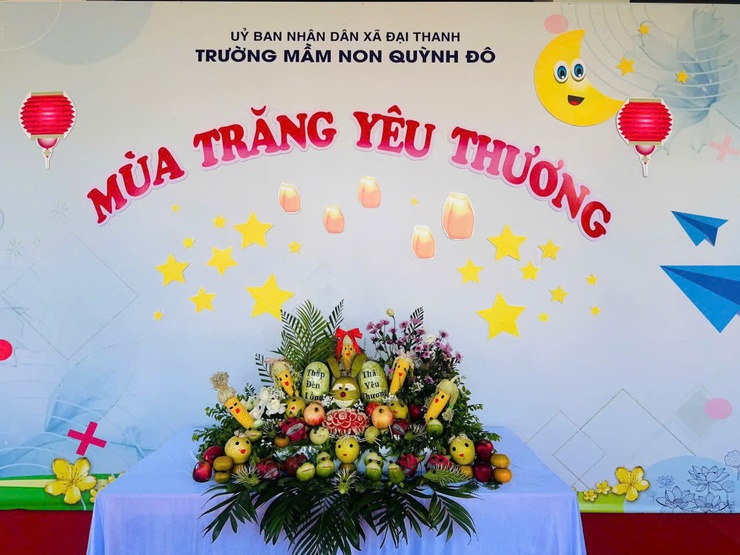 “MÙA TRĂNG YÊU THƯƠNG – CÙNG BÉ TỰ TIN TỎA SÁNG” TẠI TRƯỜNG MẦM NON QUỲNH ĐÔ- Ảnh 1.