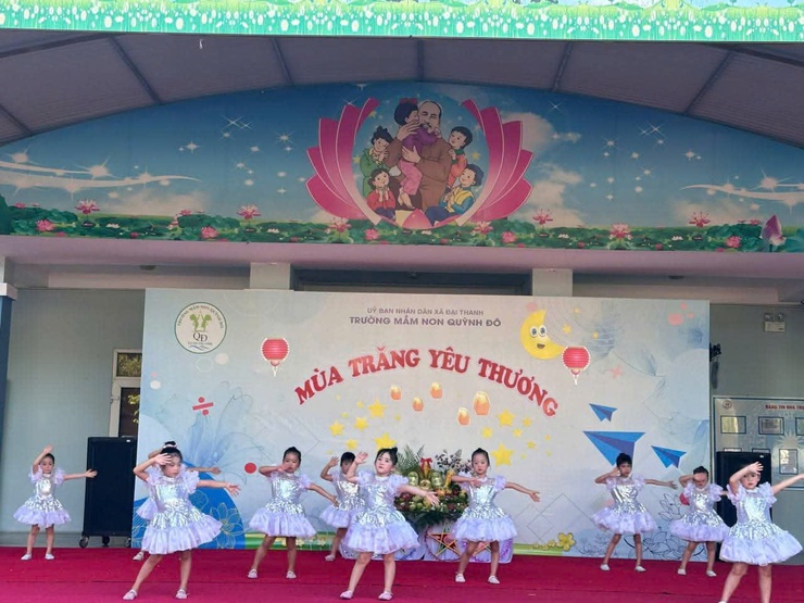“MÙA TRĂNG YÊU THƯƠNG – CÙNG BÉ TỰ TIN TỎA SÁNG” TẠI TRƯỜNG MẦM NON QUỲNH ĐÔ- Ảnh 6.
