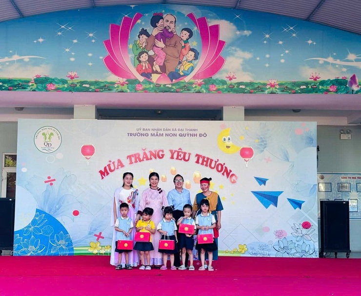 “MÙA TRĂNG YÊU THƯƠNG – CÙNG BÉ TỰ TIN TỎA SÁNG” TẠI TRƯỜNG MẦM NON QUỲNH ĐÔ- Ảnh 5.