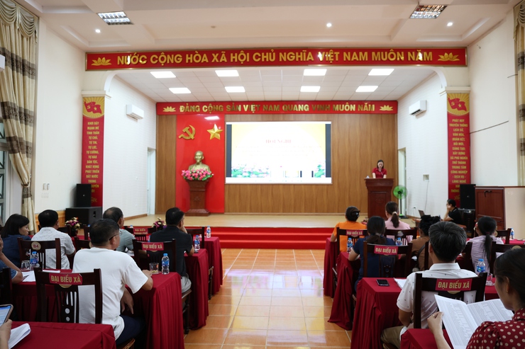 Thống kê cơ sở Chương Mỹ tập huấn nghiệp vụ công tác thu thập thông tin lập bảng kê cơ sở sản xuất kinh doanh cá thể trong Tổng điều tra kinh tế năm 2026 cho các điều tra viên của xã Phú Nghĩa- Ảnh 1.