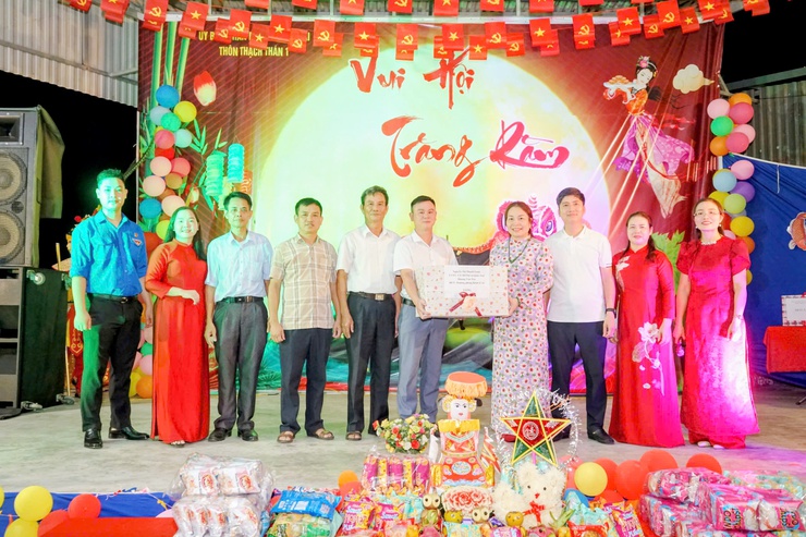 Thôn Thạch Thán 1 tưng bừng “Vui hội trăng rằm” – Đêm trăng đoàn viên, ấm tình quê hương- Ảnh 3.