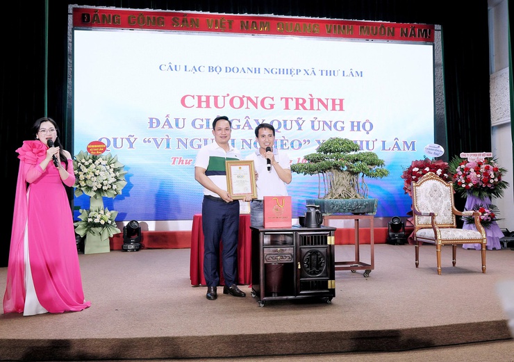 Xã Thư Lâm tổ chức Hội nghị gặp mặt doanh nghiệp, doanh nhân tiêu biểu, ra mắt CLB doanh nghiệp và Tổng kết chương trình trưng bày, quảng bá, giới thiệu sản phẩm đồ gỗ mỹ nghệ làng nghề sản phẩm ocop, hoa, cây cảnh nghệ thuật.- Ảnh 5.
