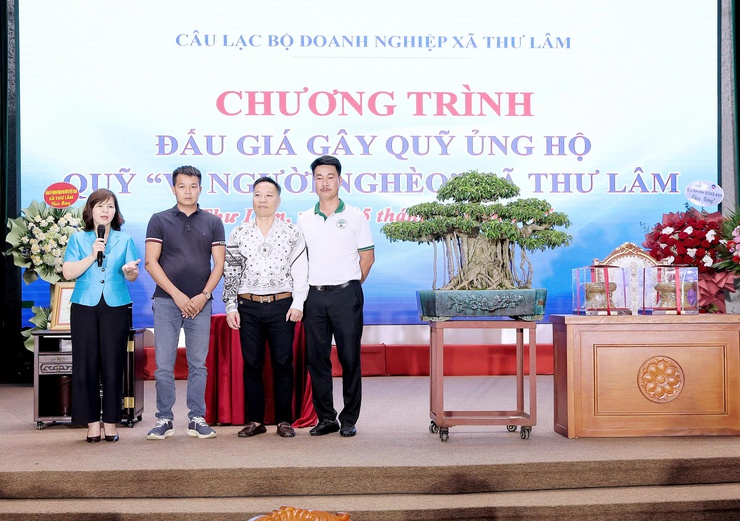 Xã Thư Lâm tổ chức Hội nghị gặp mặt doanh nghiệp, doanh nhân tiêu biểu, ra mắt CLB doanh nghiệp và Tổng kết chương trình trưng bày, quảng bá, giới thiệu sản phẩm đồ gỗ mỹ nghệ làng nghề sản phẩm ocop, hoa, cây cảnh nghệ thuật.- Ảnh 14.