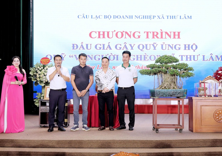 Xã Thư Lâm tổ chức Hội nghị gặp mặt doanh nghiệp, doanh nhân tiêu biểu, ra mắt CLB doanh nghiệp và Tổng kết chương trình trưng bày, quảng bá, giới thiệu sản phẩm đồ gỗ mỹ nghệ làng nghề sản phẩm ocop, hoa, cây cảnh nghệ thuật.- Ảnh 15.