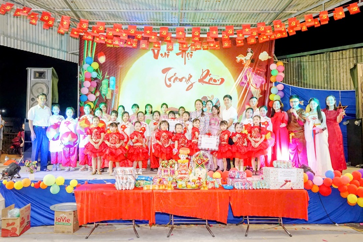 Thôn Thạch Thán 1 tưng bừng “Vui hội trăng rằm” – Đêm trăng đoàn viên, ấm tình quê hương- Ảnh 5.