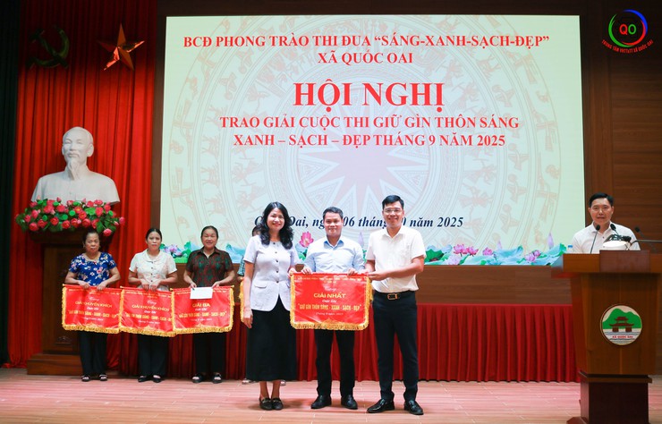 Quốc Oai: Trao giải cuộc thi "Giữ gìn thôn sáng, xanh, sạch, đẹp, an toàn" tháng 9 năm 2025- Ảnh 3.