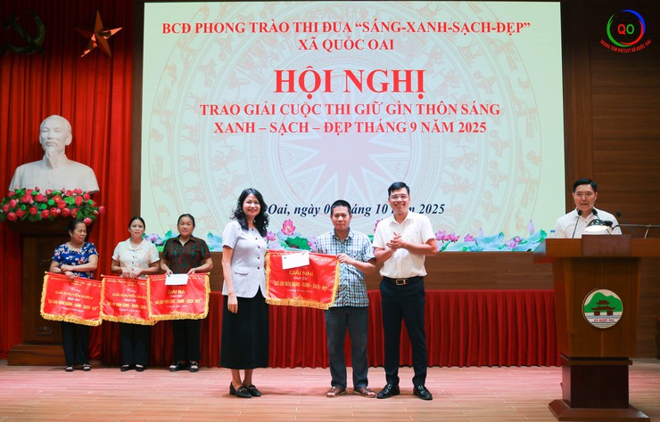 Quốc Oai: Trao giải cuộc thi "Giữ gìn thôn sáng, xanh, sạch, đẹp, an toàn" tháng 9 năm 2025- Ảnh 4.