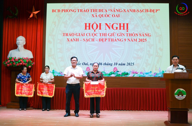 Quốc Oai: Trao giải cuộc thi "Giữ gìn thôn sáng, xanh, sạch, đẹp, an toàn" tháng 9 năm 2025- Ảnh 5.