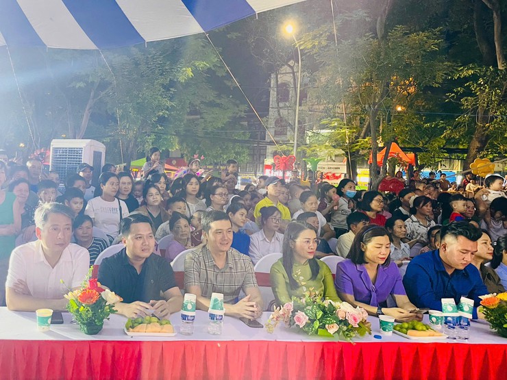 ĐẢNG UỶ - HĐND - UBND - UBMTTQ XÃ SÓC SƠN TỔ CHỨC ĐÊM HỘI TRĂNG RẰM- Ảnh 1.