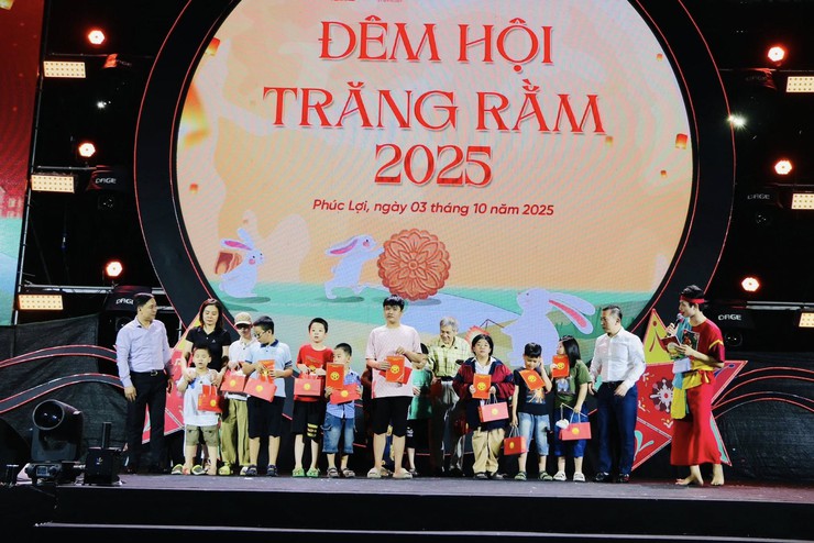 Nhiều hoạt động ý nghĩa tại Đêm hội trăng rằm phường Phúc Lợi năm 2025- Ảnh 2.
