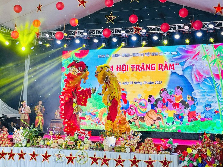 ĐẢNG UỶ - HĐND - UBND - UBMTTQ XÃ SÓC SƠN TỔ CHỨC ĐÊM HỘI TRĂNG RẰM- Ảnh 4.
